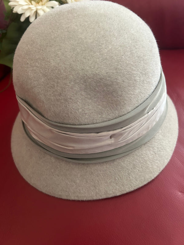 Eleganter Damen Cloche Hut aus Wollfilz – Handgefertigt in Deutschland