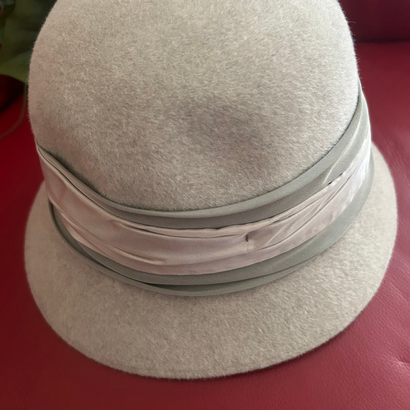 Eleganter Damen Cloche Hut aus Wollfilz – Handgefertigt in Deutschland