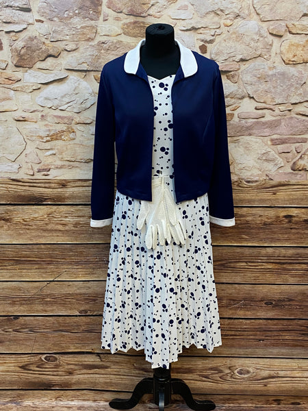Vintage-Kleid mit Jäckchen und Handschuhe, Unikat, Vintage Gr.46, blaue Jacke, weißes Kleid mit Polka Dots und hellem Handschuhen, das Damen-Kostüm ist ein Unikat