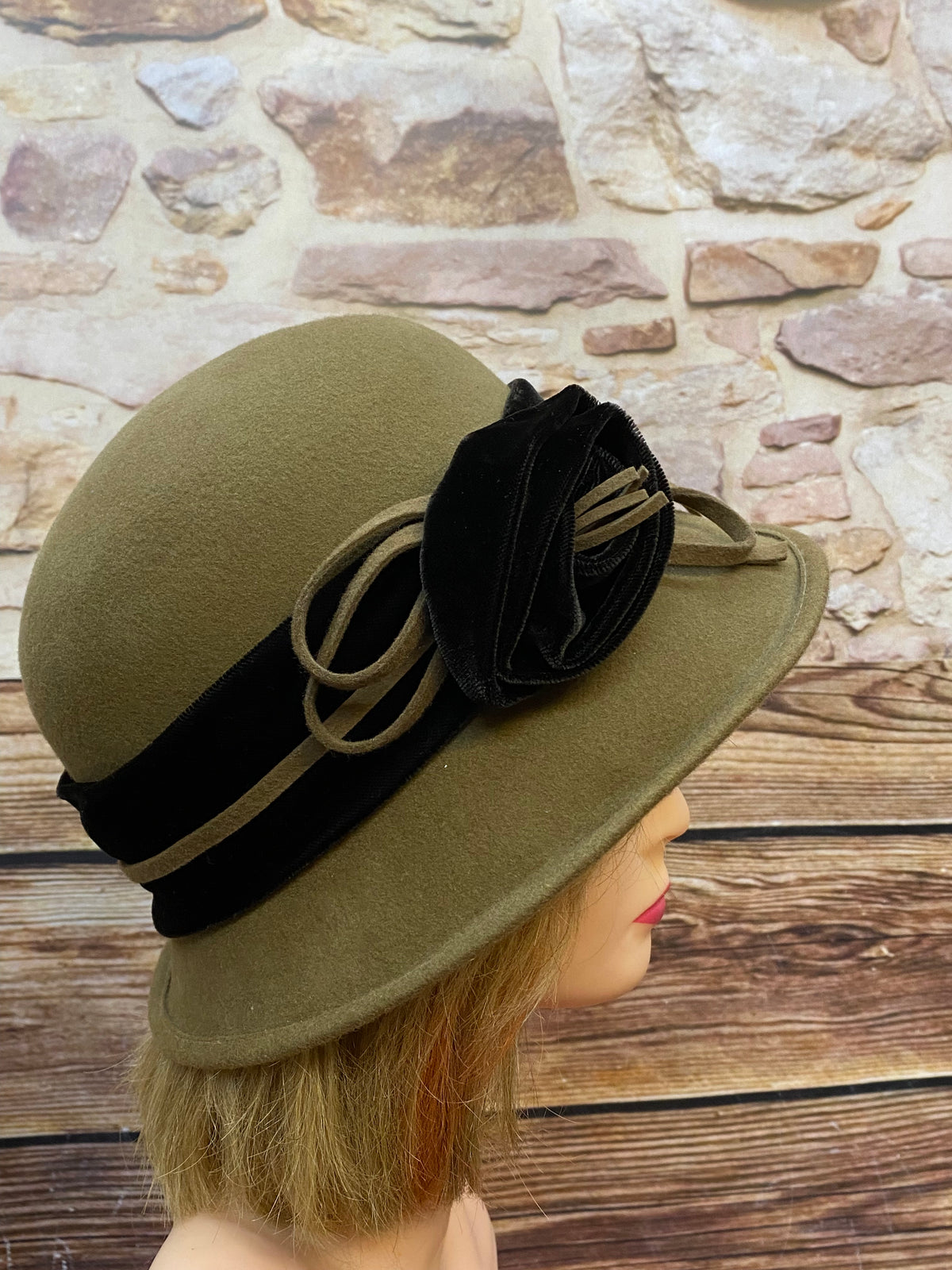 Chapeau pour femme de haute qualité d'occasion vert olive, vert de la marque Mayser, taille 57 