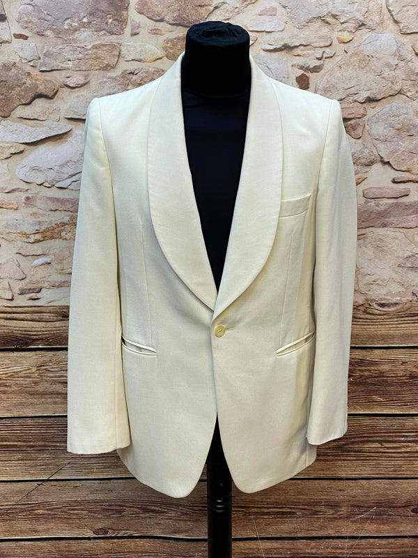 „Vintage Dinner Jacket Herren Elfenbein Schalkragen Frontansicht elegant“