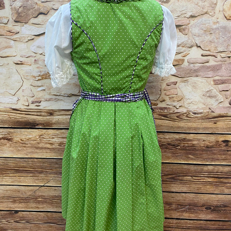 Rückansicht grünes Dirndl mit gepunktetem Stoff und Taillenband