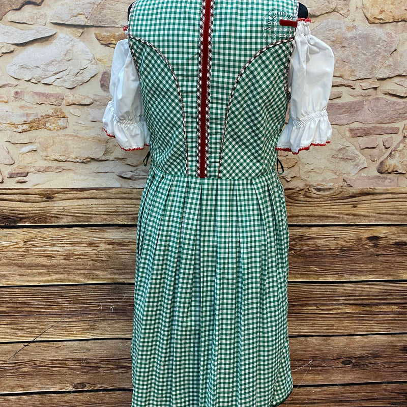 Rückansicht des grünen Dirndls mit kariertem Muster und kurzen Puffärmeln