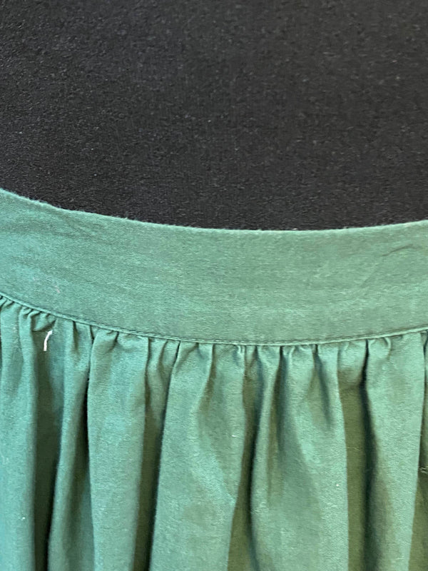 Vintage Dirndlschürze – dunkelgrün mit Muschelsaum