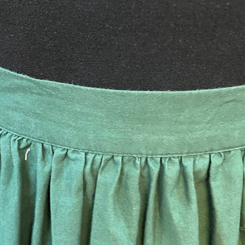 Vintage Dirndlschürze – dunkelgrün mit Muschelsaum