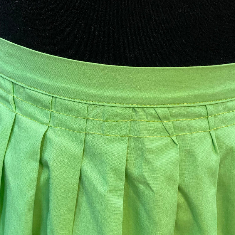 Vintage Dirndlschürze – apfelgrün mit Spitzenkante & Blumenborte