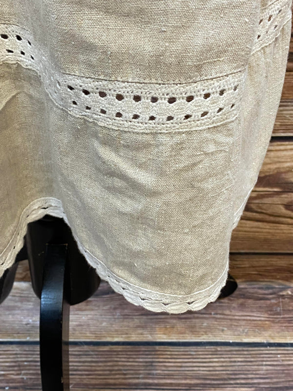 Vintage Dirndlschürze – naturfarbenes Leinen mit Spitze