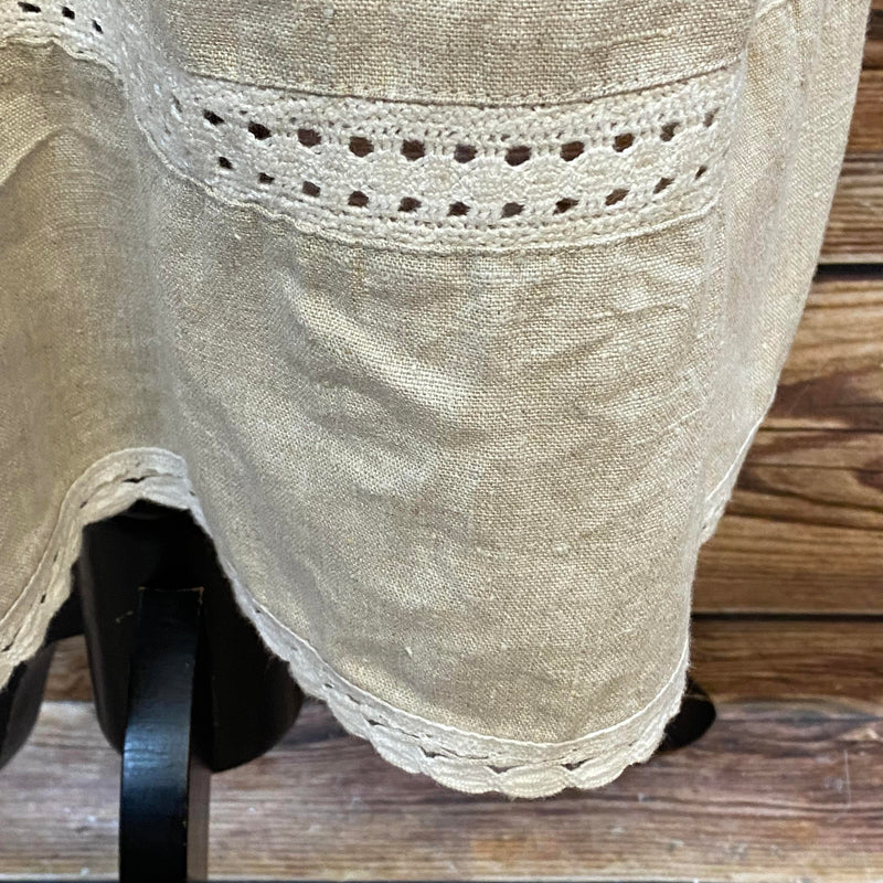 Vintage Dirndlschürze – naturfarbenes Leinen mit Spitze