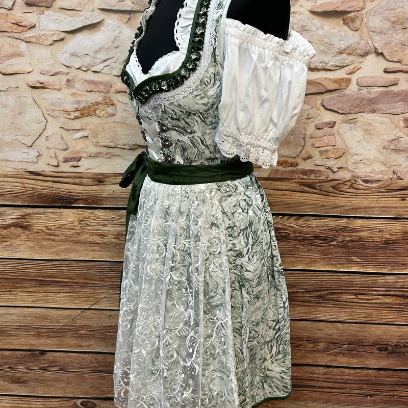 Exklusives Moser Dirndl in Grün und Weiß – Gr. 38