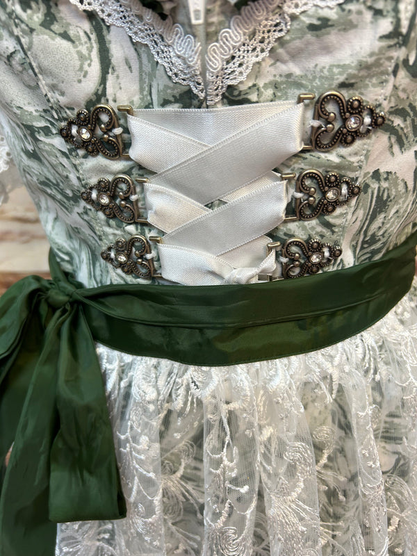Exklusives Moser Dirndl in Grün und Weiß – Gr. 38