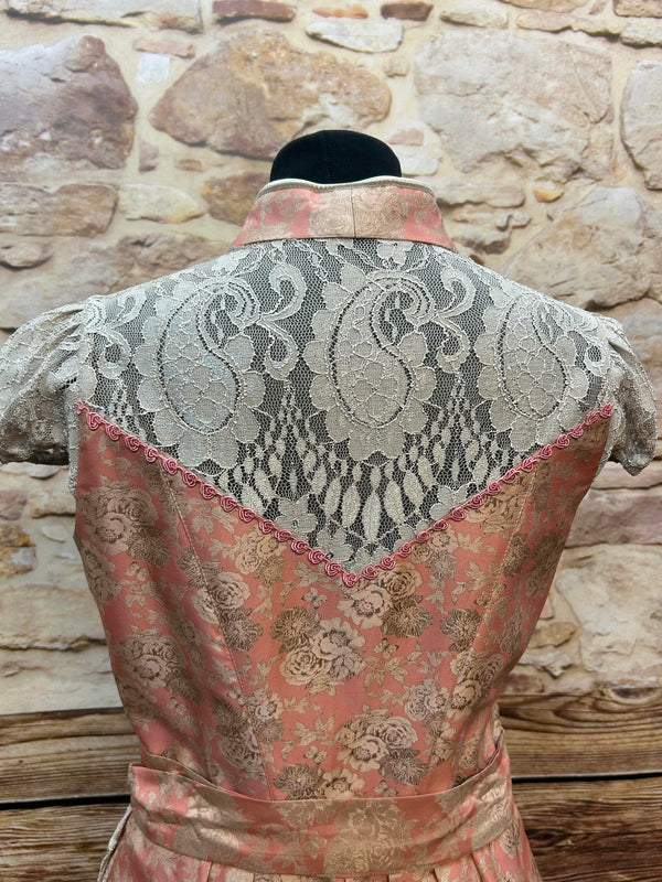 Elegantes Tramontana Dirndl in Beige und Rosa – EU Größe 40