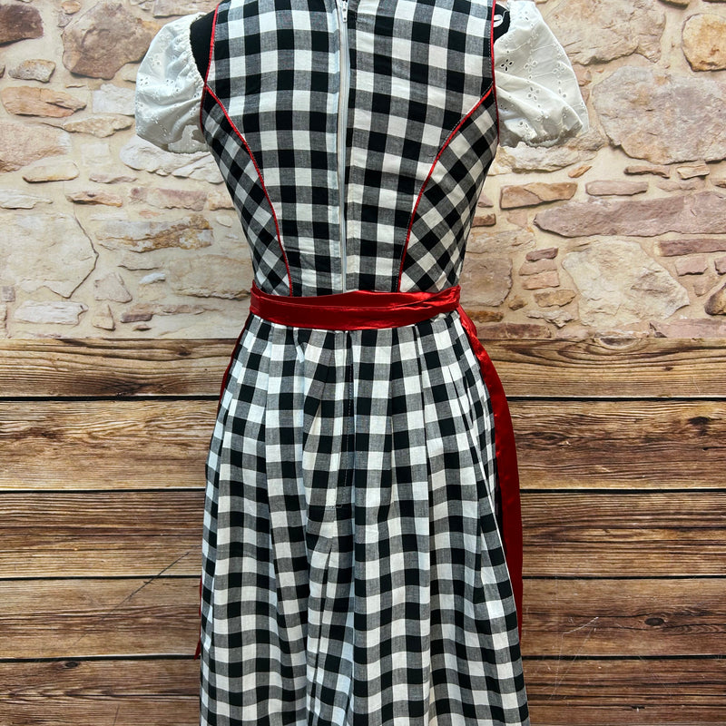 Dirndl in Rot und Schwarz – EU Größe 34