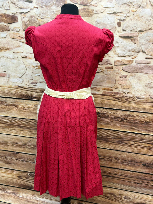 Bezauberndes Moser Dirndl in Rot und Creme – EU Größe 40