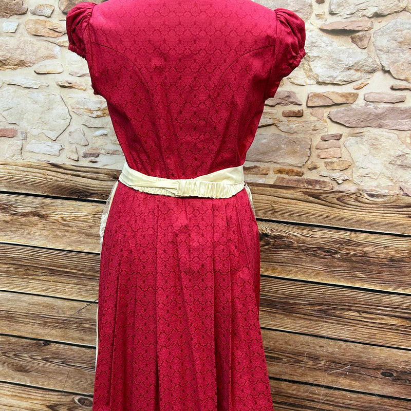 Bezauberndes Moser Dirndl in Rot und Creme – EU Größe 40