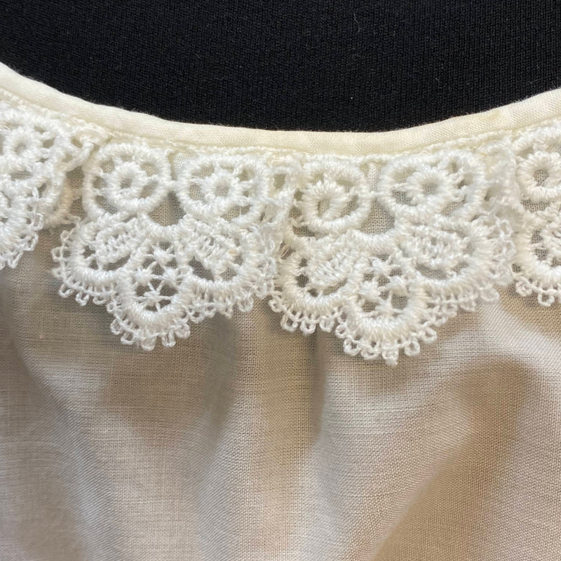 „Detail florale Spitze Dirndlbluse Kragen hochwertig verarbeitet“