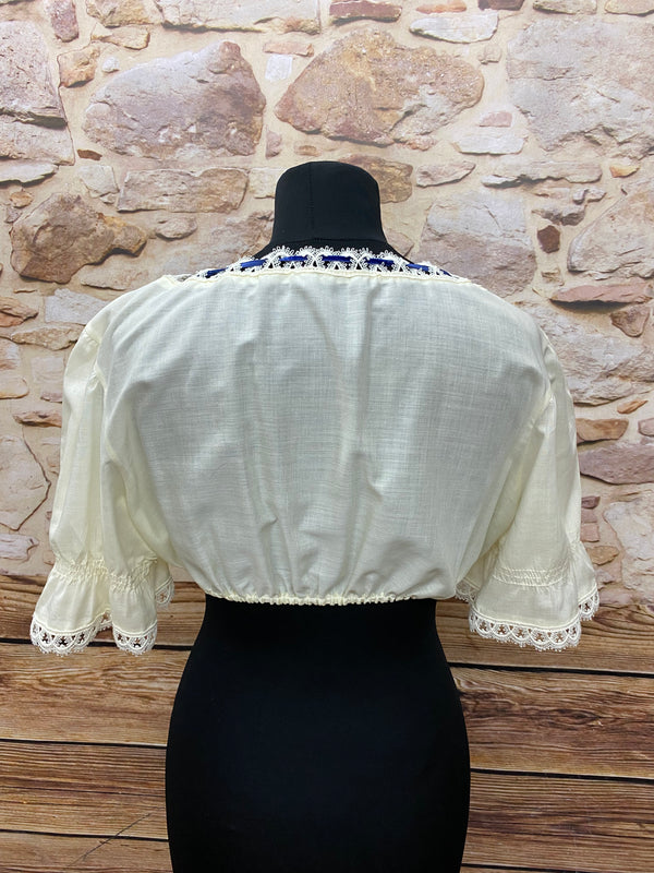 Vintage Dirndlbluse, Trachtenbluse mit blauer Stickerei, Unikat, Gr.44