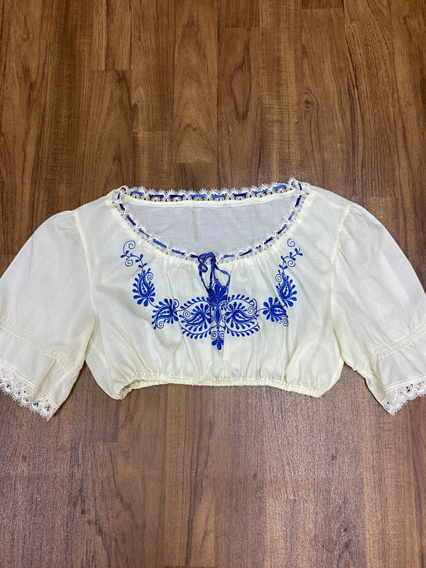 Vintage Dirndlbluse, Trachtenbluse mit blauer Stickerei, Unikat, Gr.44