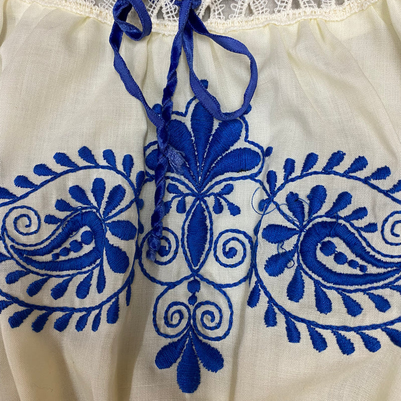 Vintage Dirndlbluse, Trachtenbluse mit blauer Stickerei, Unikat, Gr.44