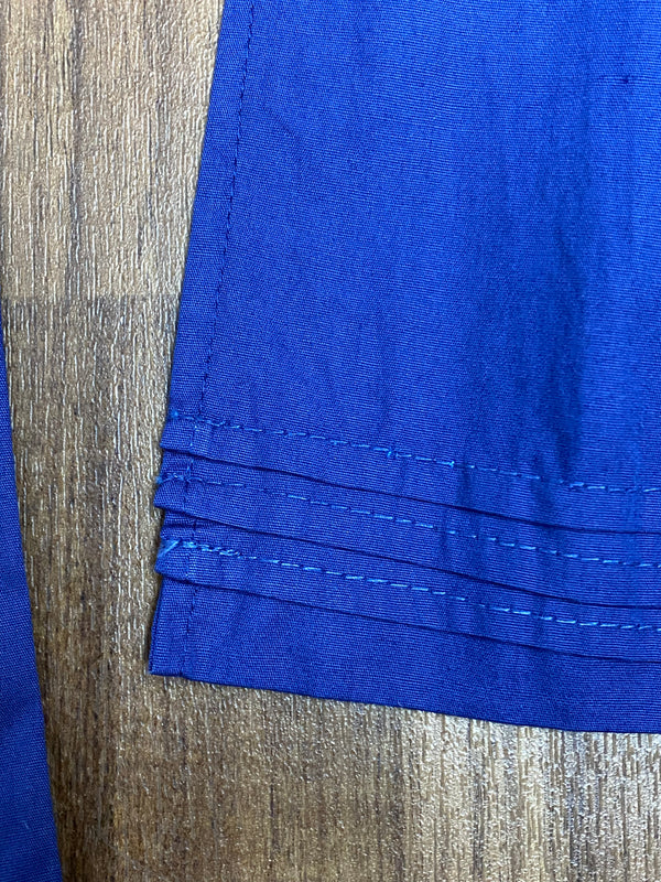 „Blaue Vintage Dirndl-Schürze Nahaufnahme, 47 cm lang