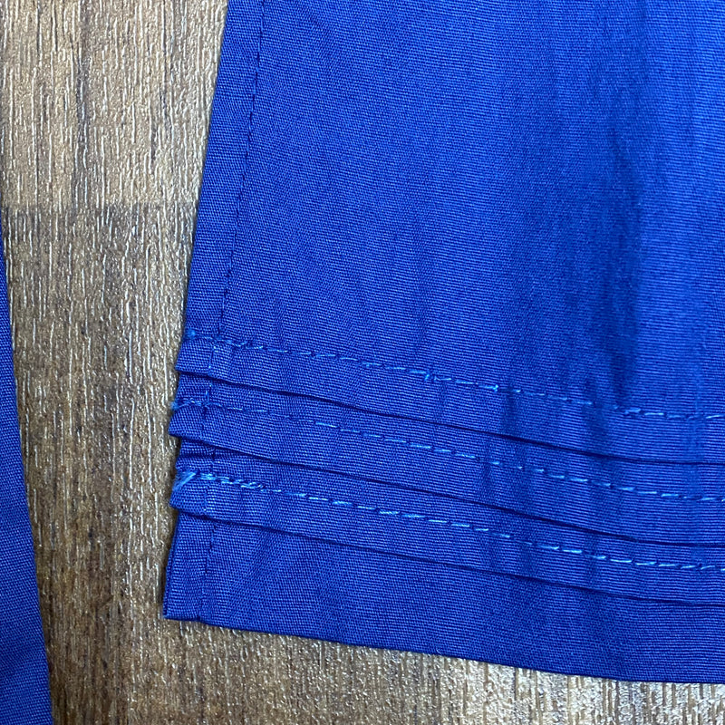 „Blaue Vintage Dirndl-Schürze Nahaufnahme, 47 cm lang