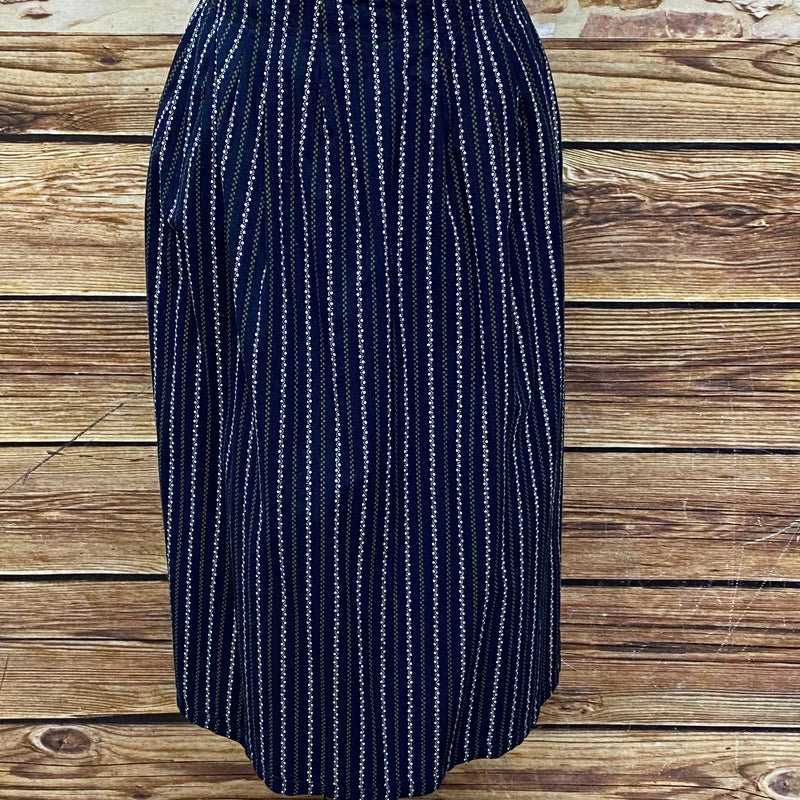Vintage Dirndl-Schürze Damen, dunkelblau mit grün-weißem Muster, gestreift, 69 cm lang, Baumwoll-Mischgewebe, sehr guter Zustand, Schleifenverschluss.