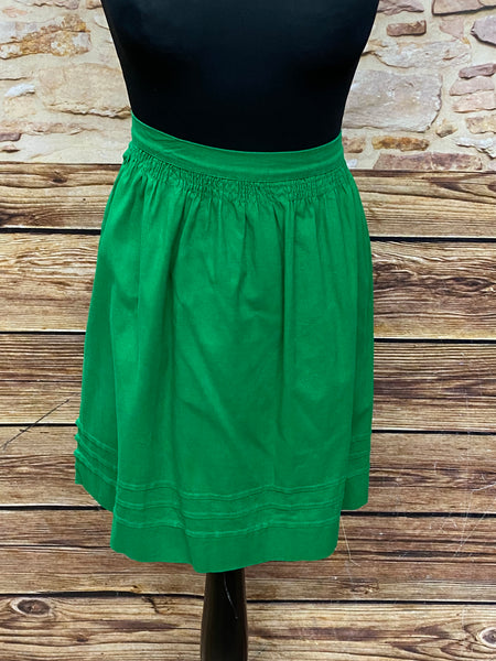 Grüne Dirndl-Schürze für Damen, unifarben, aus Baumwolle, mit silberner Schürzenschließe, 59 cm lang, vintage, guter Zustand.