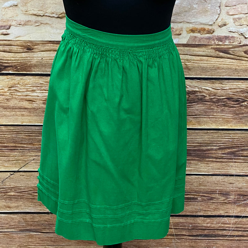 Grüne Dirndl-Schürze für Damen, unifarben, aus Baumwolle, mit silberner Schürzenschließe, 59 cm lang, vintage, guter Zustand.