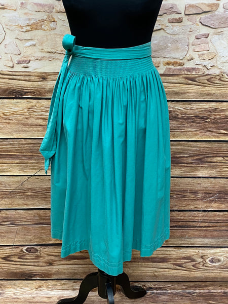 Vintage Dirndl-Schürze für Damen in Türkis, 70 cm lang, unifarben, Baumwoll-Mischgewebe, Schleifenverschluss, sehr guter Zustand, klassisches Design.