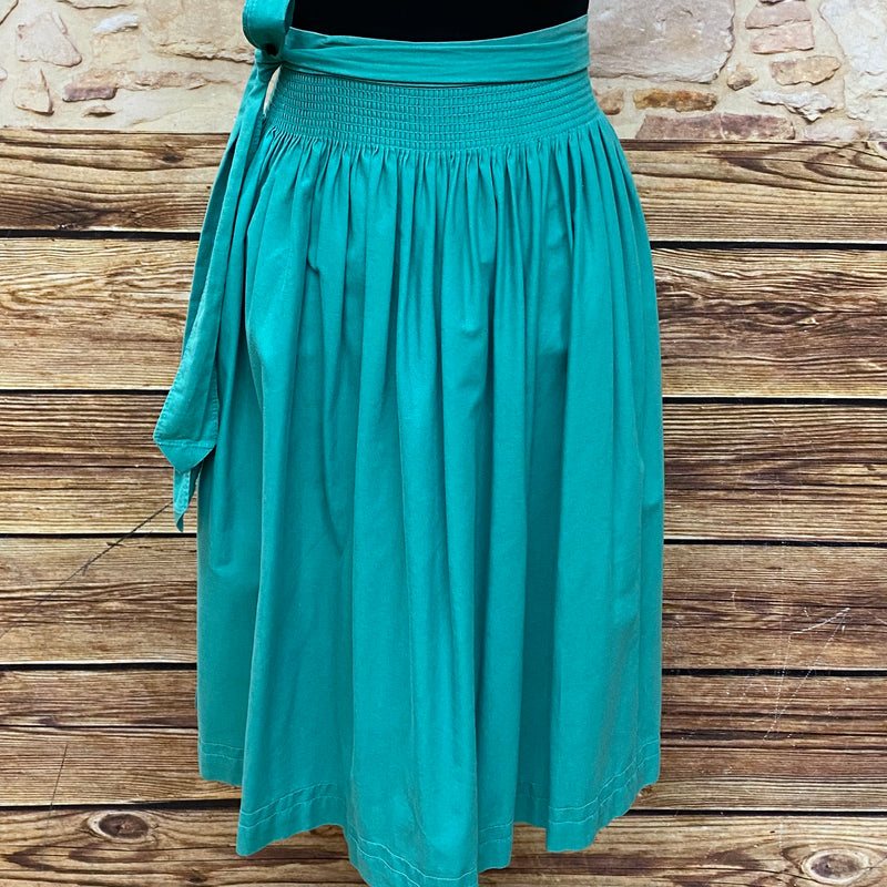 Vintage Dirndl-Schürze für Damen in Türkis, 70 cm lang, unifarben, Baumwoll-Mischgewebe, Schleifenverschluss, sehr guter Zustand, klassisches Design.