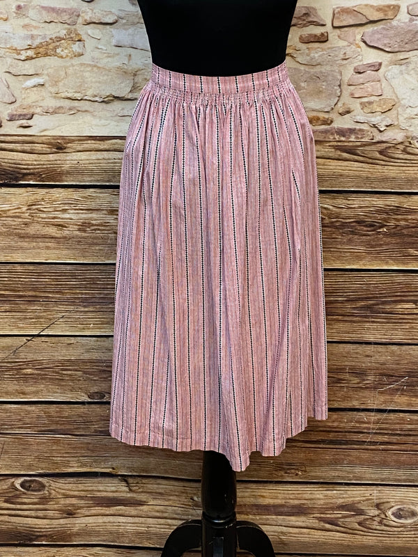„Vintage Dirndlschürze rosa gestreift aus Baumwolle mit traditionellem Muster“