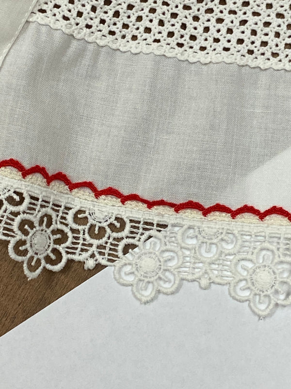 Vintage Dirndlschürze weiß mit rot 59 cm, Gr.34
