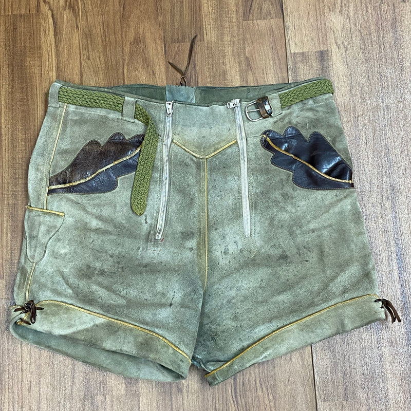 Antike kurze Trachten Lederhose Pfadfinder Vintage mit brauen Eichenlaub