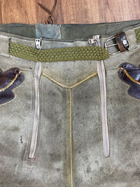 Antike kurze Trachten Lederhose Pfadfinder Vintage mit brauen Eichenlaub