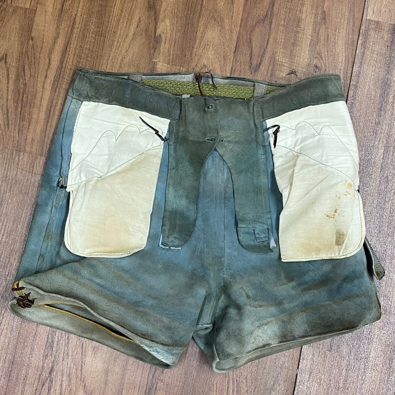 Kurze Trachten Lederhose Pfadfinder Vintage mit braunen Eichenlaub  Gr.54