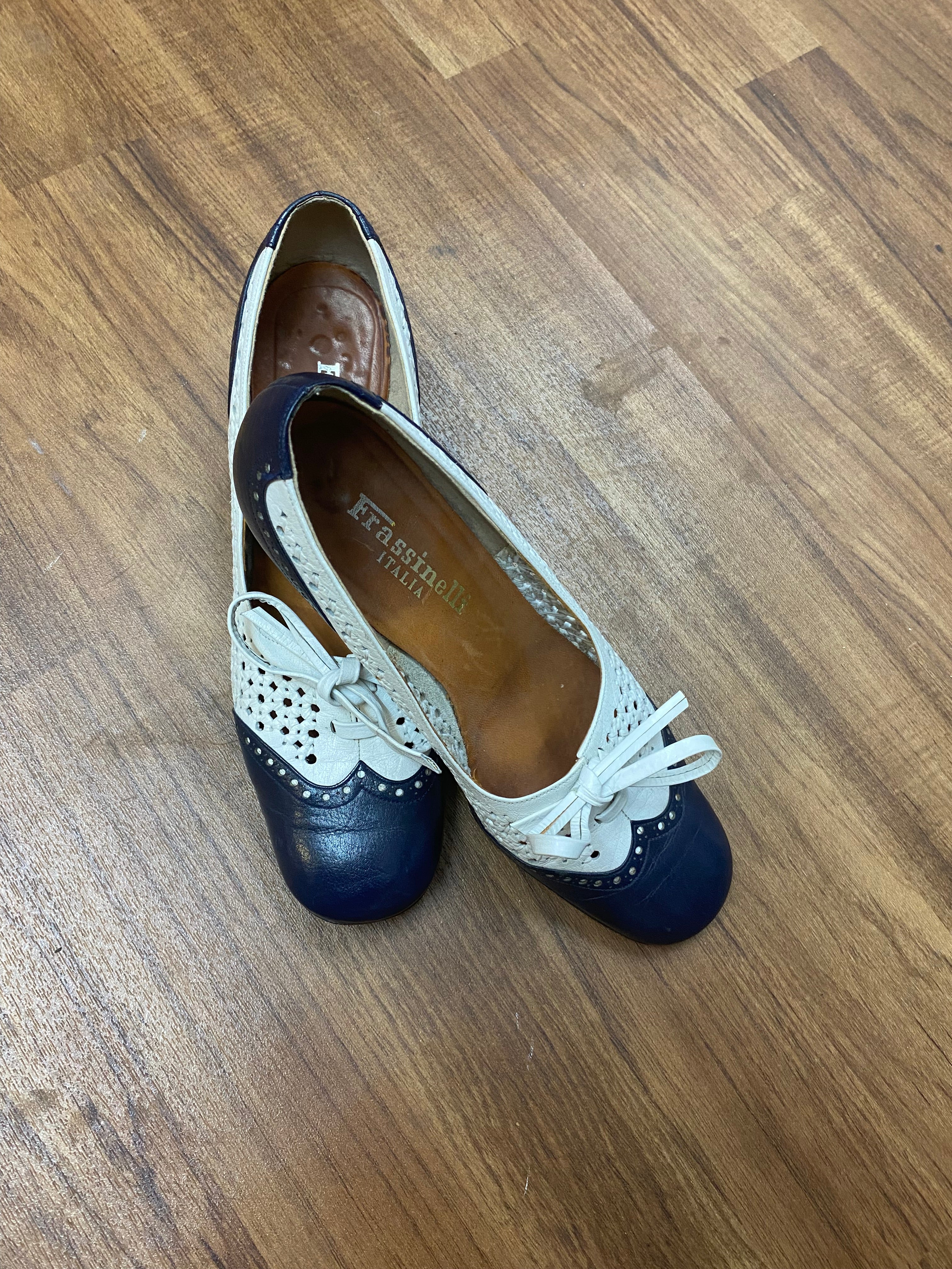 40er, 50er Jahre Vintage Damenschuh, Schuhe mit Blockabsatz, Blau Weiß