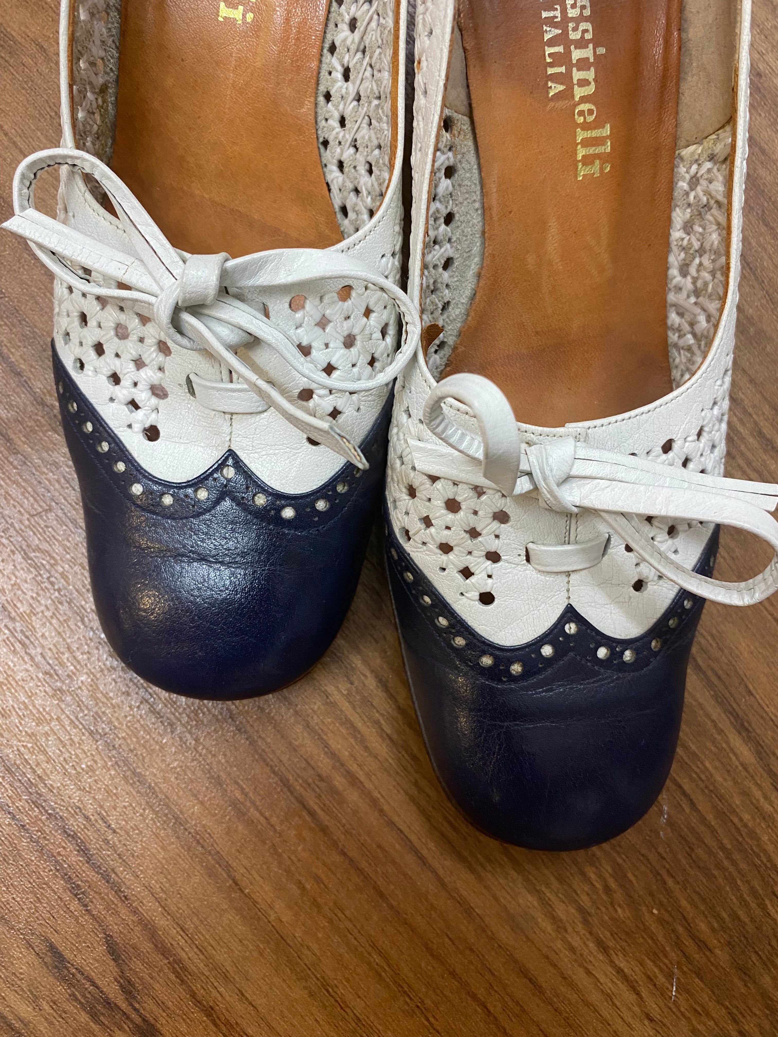 Frassinelli Damen Schuhe mit Lochmuster in Blau Weiß Vintage
