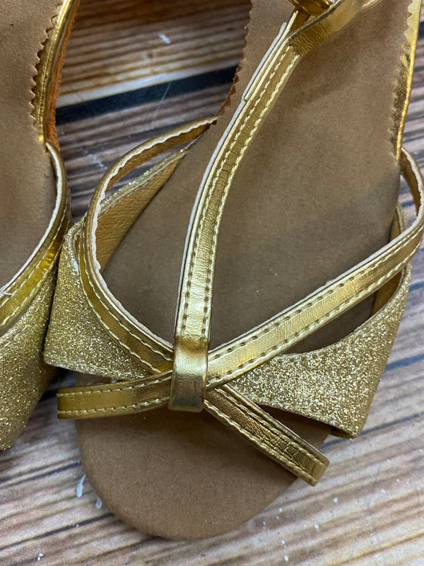„Vintage Tanzschuhe Gold Damen mit Absatz und Tanzsohle Detail“