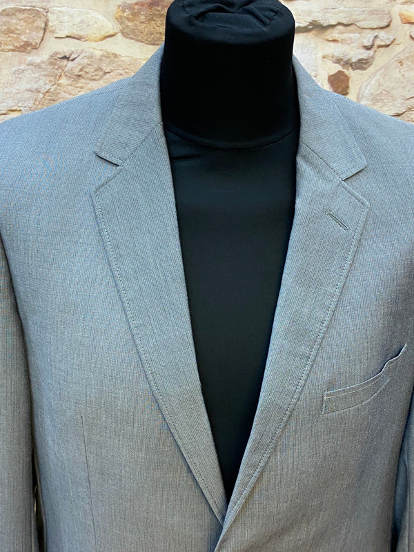 Graues ESPRIT Sakko Gr. 52 – Detailansicht von Revers und Brusttasche