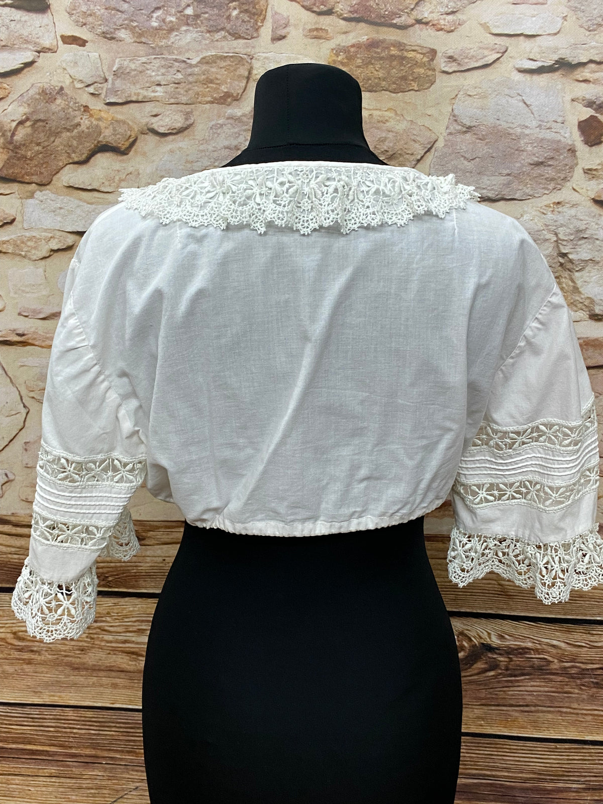 Vintage Dirndlbluse Gr.50 aus den 80er Jahren offwhite