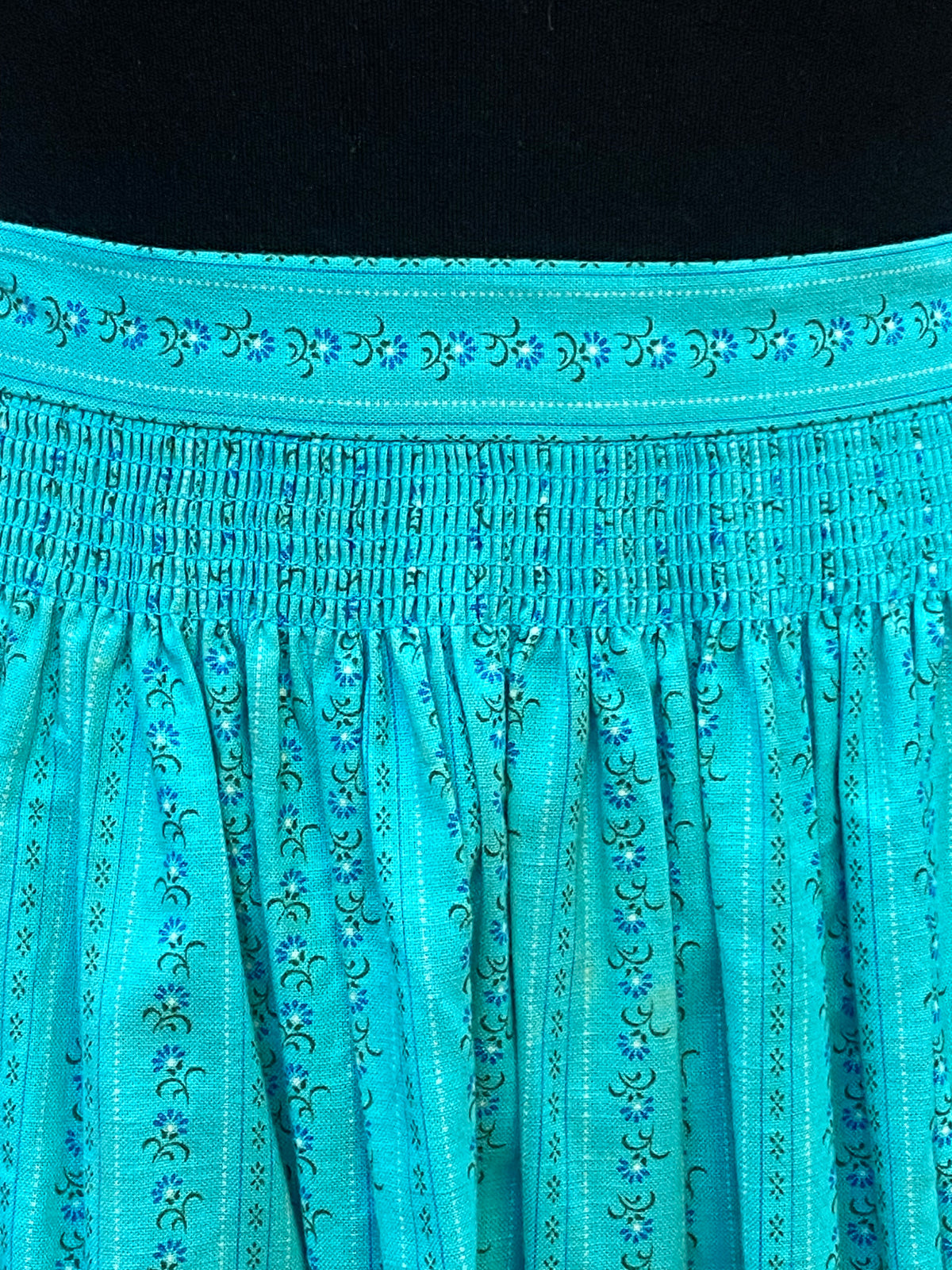 Tablier Dirndl longueur moyenne vintage turquoise clair 106 cm 