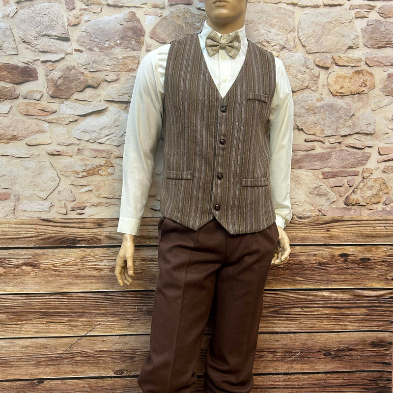 Komplettes Knickerbocker-Outfit für Herren im 20er-Jahre-Stil mit Schiebermütze und Fliege