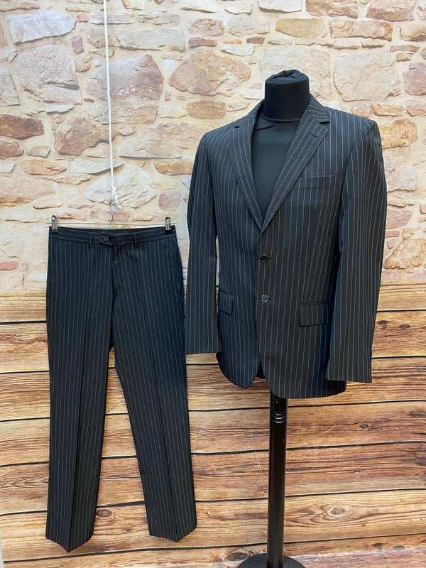Herren Nadelstreifenanzug Größe 44 in Schwarz Anthrazit im 20er Jahre Al Capone Stil mit Sakko und Hose