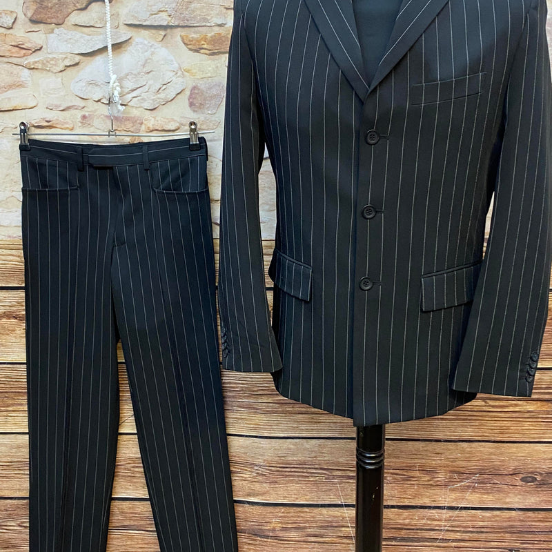 Schwarzer Herren Nadelstreifenanzug von Clockhouse C&A in Größe 42 mit Sakko und Hose.