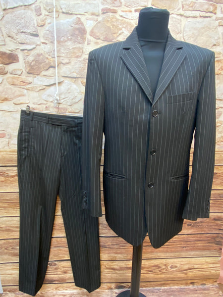 Schwarzer Herren Nadelstreifenanzug von Mangoon in Größe 94 mit Sakko und Hose.