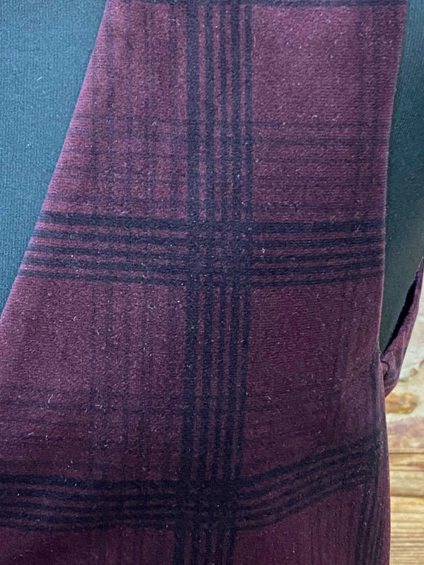 „Herren-Weste in Bordeaux mit Karomuster von Angelo Litrico, Slim Fit, Größe M, Nahaufnahme“