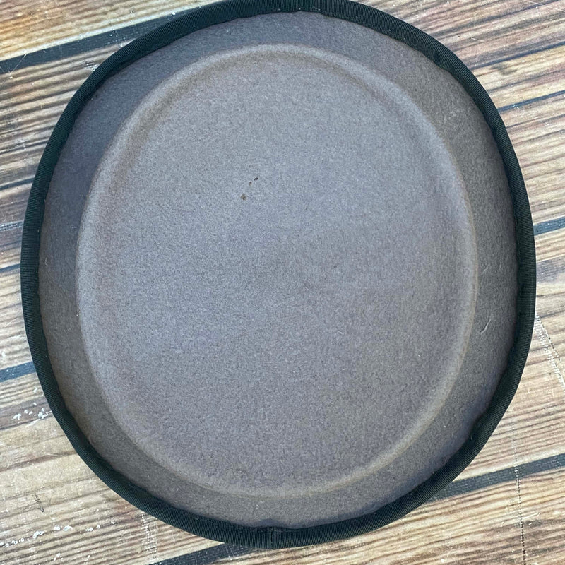 „Oberansicht klassischer grauer Herren-Zylinder“