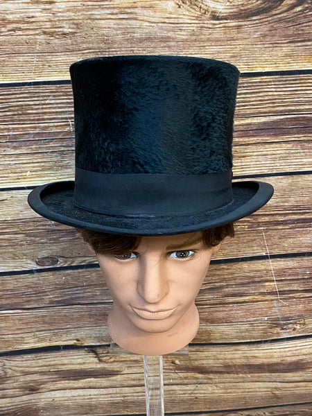 „Herren-Zylinder aus Maulwurffell, Frontansicht“