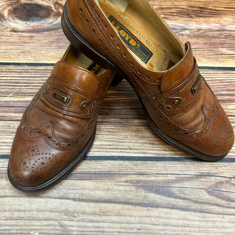 Vintage Lloyd of Europe Herrenschuhe Größe 40 in cognacbraunem Leder mit Brogue-Loafer-Design und „LL“-Metalldetail. Sehr guter Zustand.
