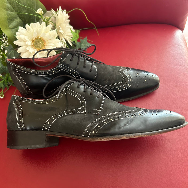 Schwarze Brogue-Oxfords Gr. 41