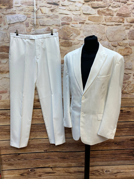 „Herrenanzug weiß mit Nadelstreifen zweiteilig Sakko und Hose Größe 54 Vorderansicht“